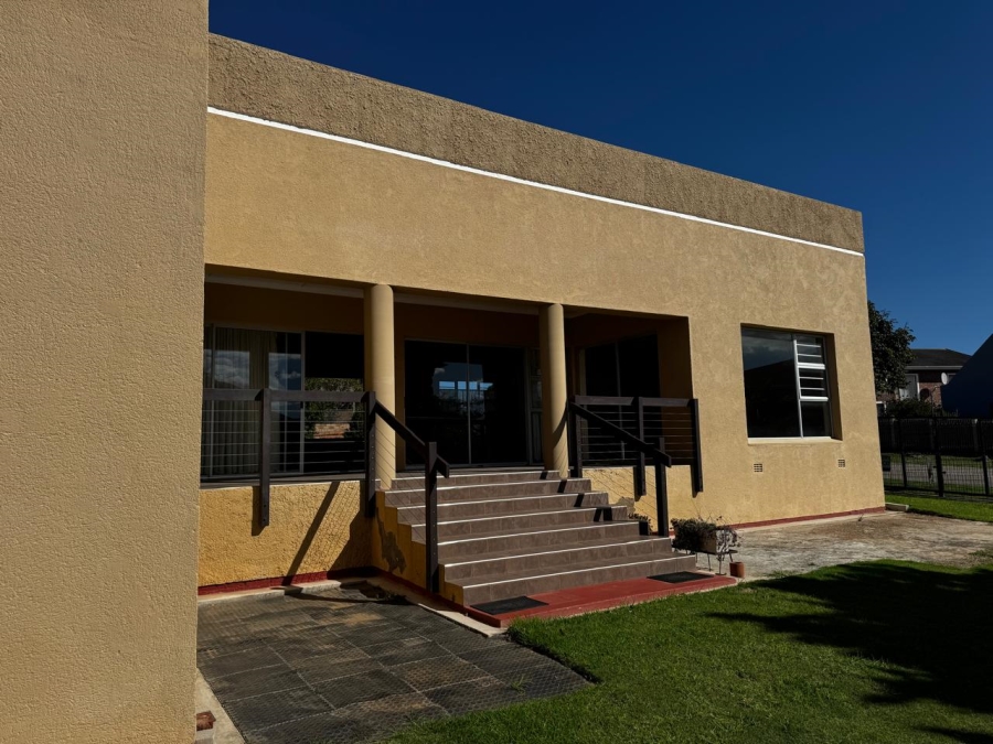 3 Bedroom Property for Sale in Wavecrest Eastern Cape